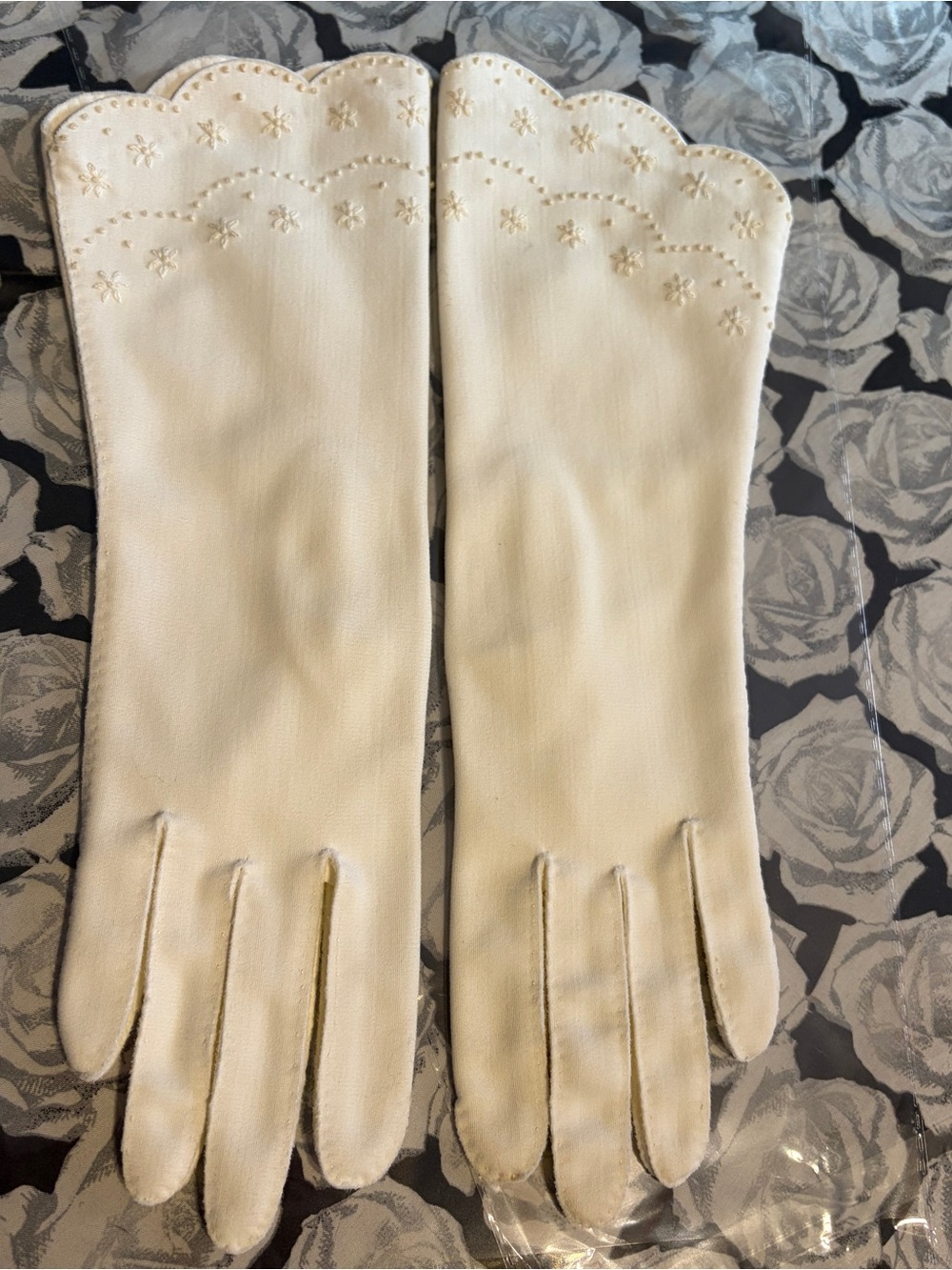 Vintage 50s White Nylon Gloves Seed Stitch Details Van Raalte Reindoe